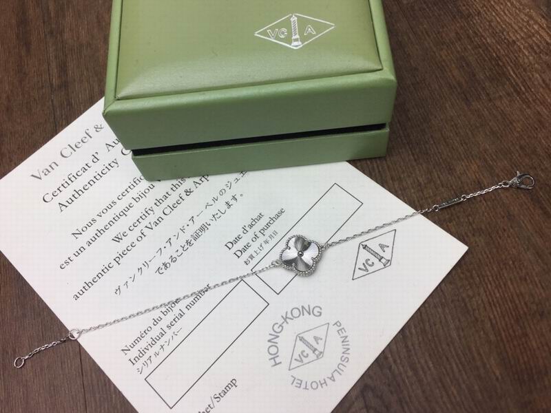 Van Cleef & Arpels bracelet 11yxq04 (5)