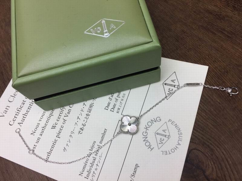 Van Cleef & Arpels bracelet 11yxq04 (8)