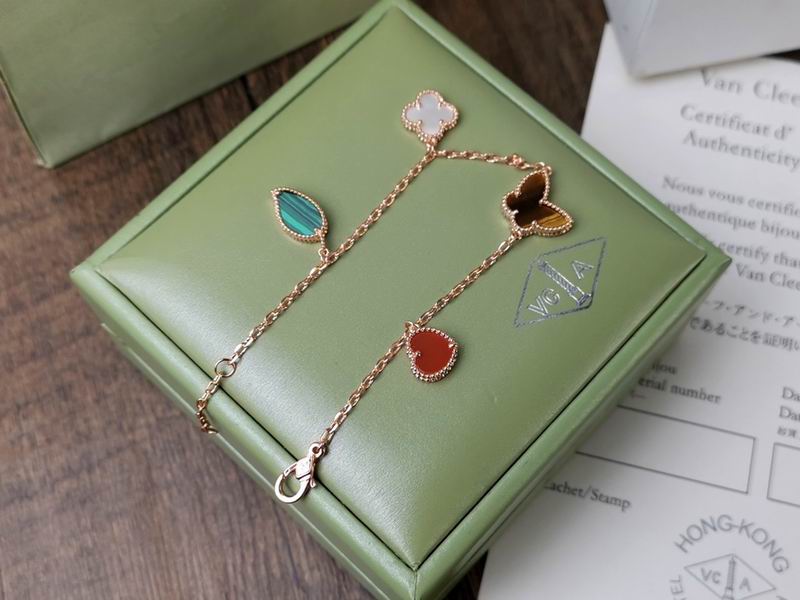 Van Cleef & Arpels bracelet 11yxq06 (7)