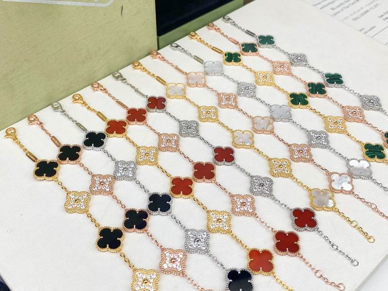 Van Cleef & Arpels bracelet 11yxq07 (5)