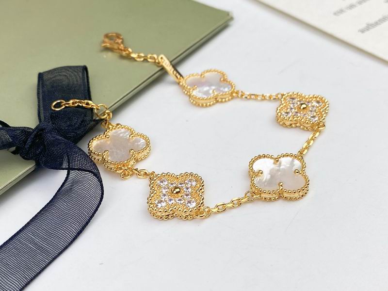 Van Cleef & Arpels bracelet 11yxq07 (8)