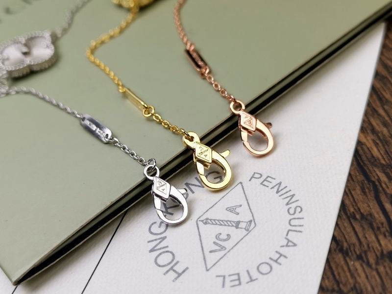 Van Cleef & Arpels bracelet 11yxq08 (3)