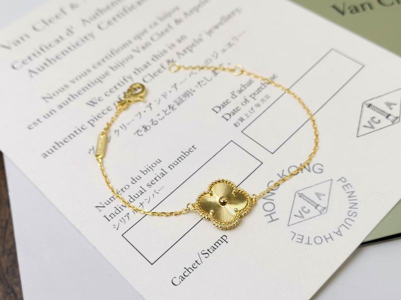 Van Cleef & Arpels bracelet 11yxq08 (5)