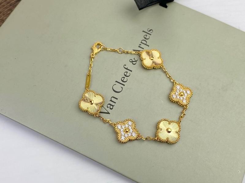 Van Cleef & Arpels bracelet 11yxq10 (4)