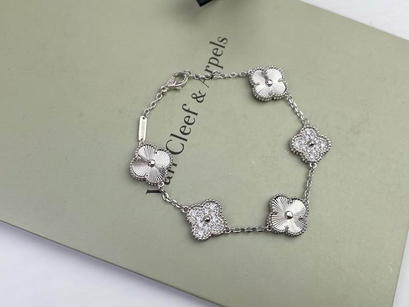 Van Cleef & Arpels bracelet 11yxq10 (5)