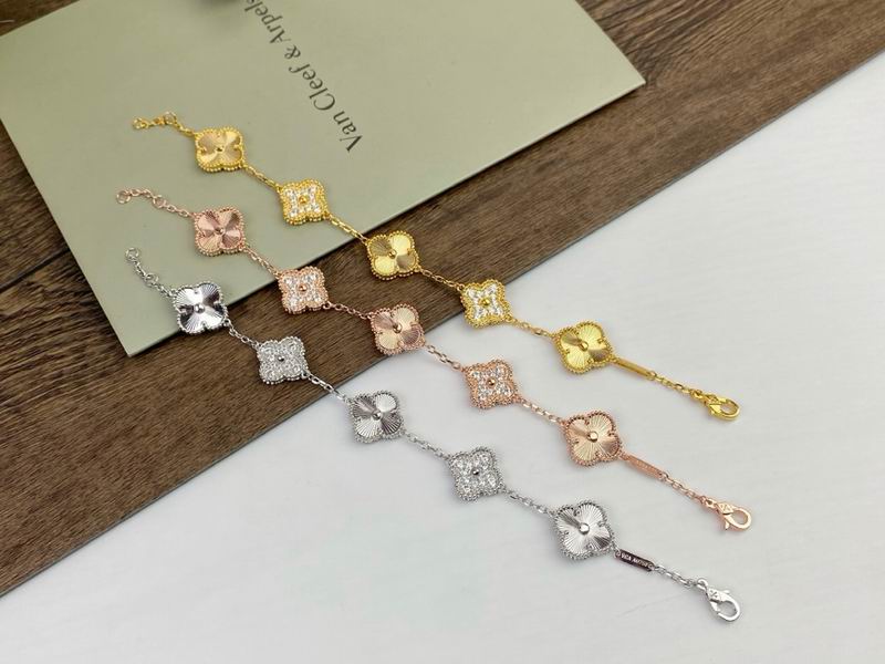 Van Cleef & Arpels bracelet 11yxq10 (9)