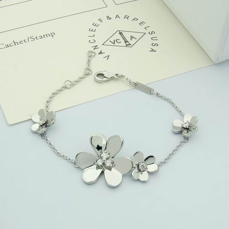 Van Cleef & Arpels bracelet 11yxq12 (3)