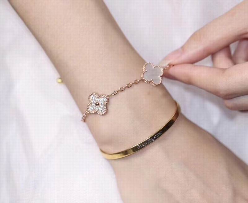 Van Cleef & Arpels bracelet 11yxq14 (7)
