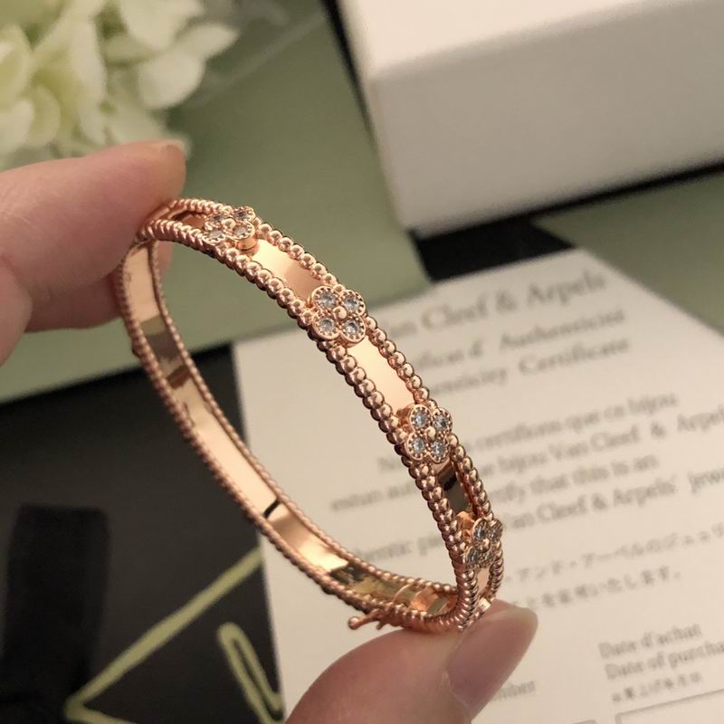 Van Cleef & Arpels bracelet 12yxq02 (5)