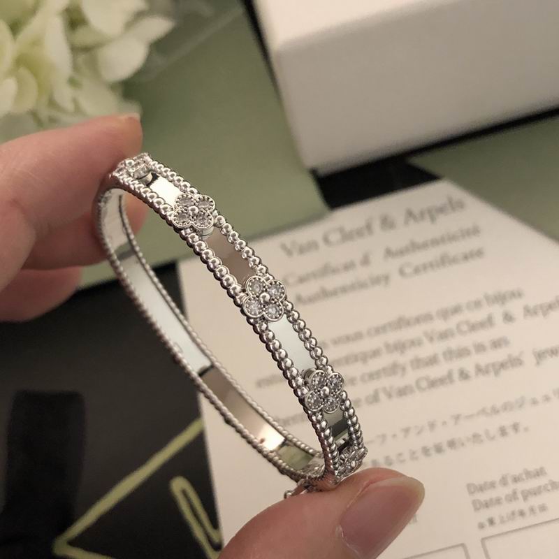 Van Cleef & Arpels bracelet 12yxq02 (6)