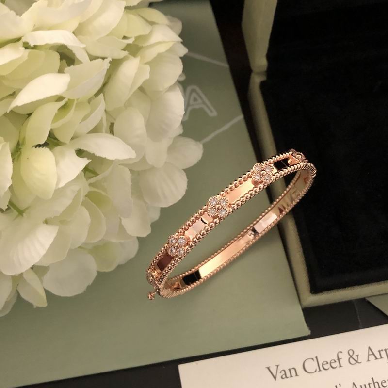 Van Cleef & Arpels bracelet 12yxq02 (7)