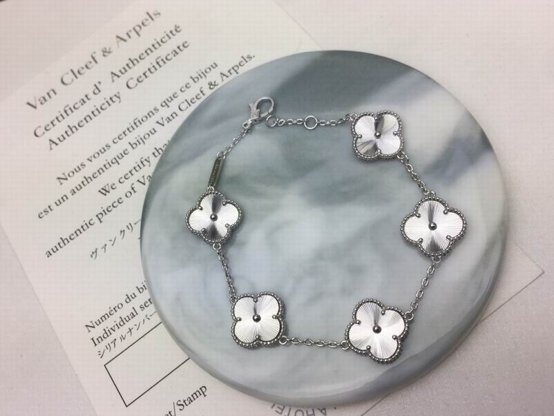 Van Cleef & Arpels bracelet 12yxq07 (5)