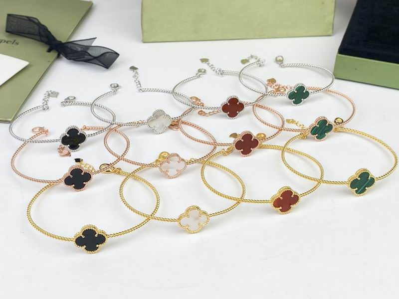 Van Cleef & Arpels bracelet 12yxq08 (1)