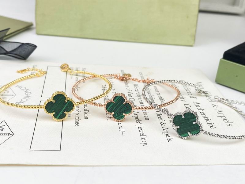 Van Cleef & Arpels bracelet 12yxq08 (3)