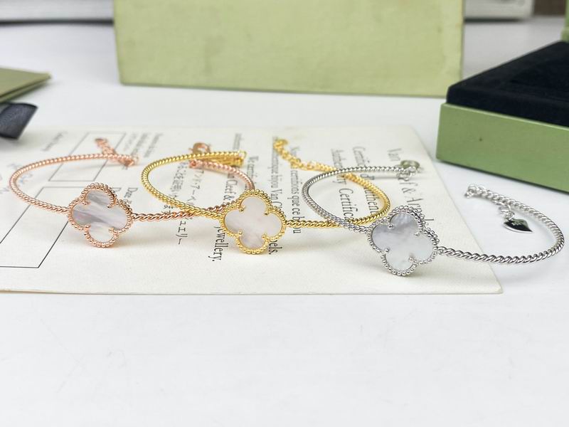 Van Cleef & Arpels bracelet 12yxq08 (5)