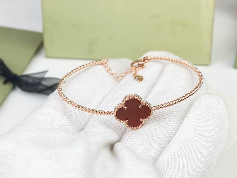 Van Cleef & Arpels bracelet 12yxq08 (7)