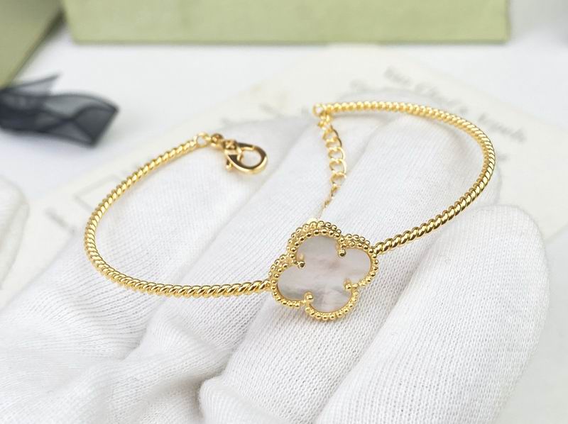 Van Cleef & Arpels bracelet 12yxq08 (8)