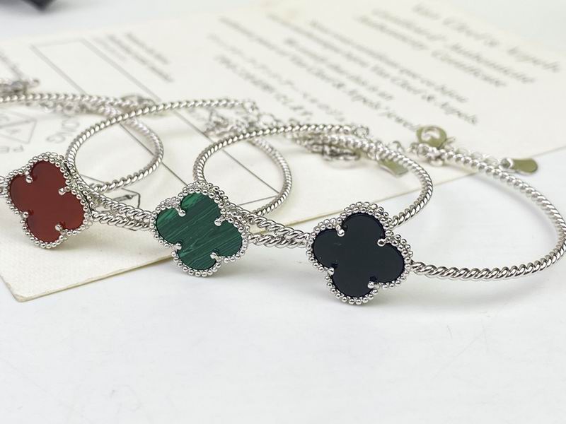 Van Cleef & Arpels bracelet 12yxq08 (9)