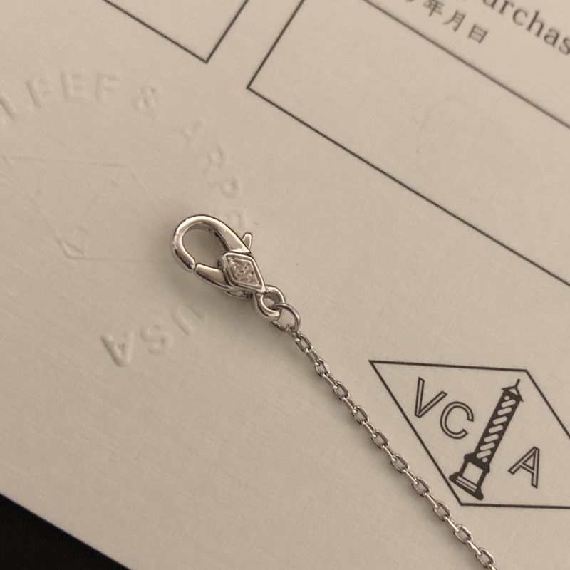 Van Cleef & Arpels bracelet 12yxq09 (5)