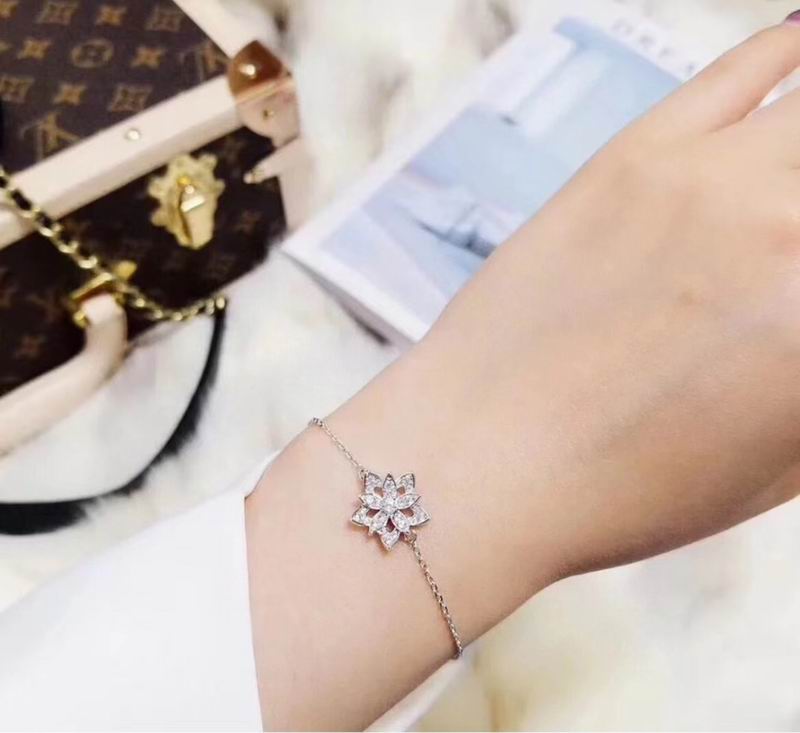 Van Cleef & Arpels bracelet 12yxq09 (7)