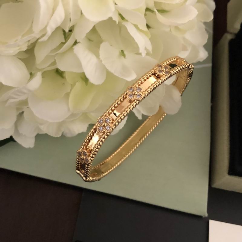 Van Cleef & Arpels bracelet 12yxq10 (2)