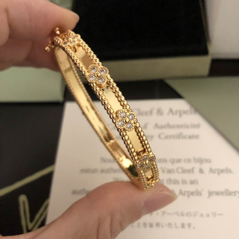 Van Cleef & Arpels bracelet 12yxq10 (6)