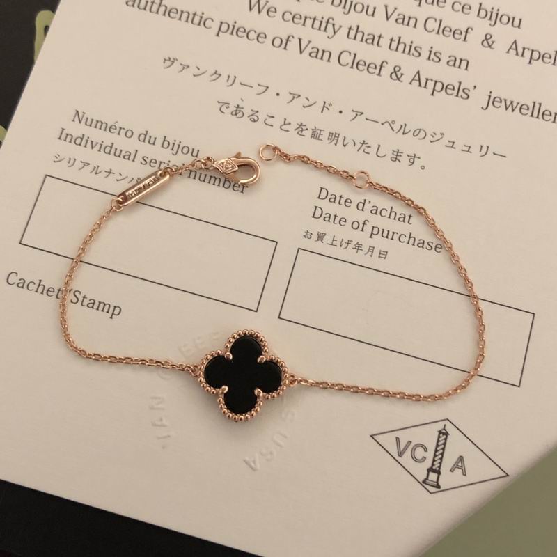 Van Cleef & Arpels bracelet 12yxq11 (4)