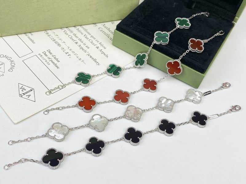 Van Cleef & Arpels bracelet 12yxq13 (3)
