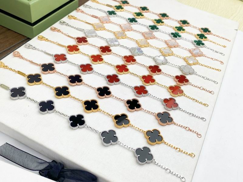 Van Cleef & Arpels bracelet 12yxq13 (4)