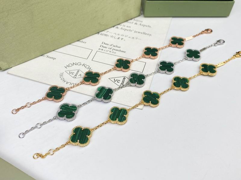 Van Cleef & Arpels bracelet 12yxq13 (8)