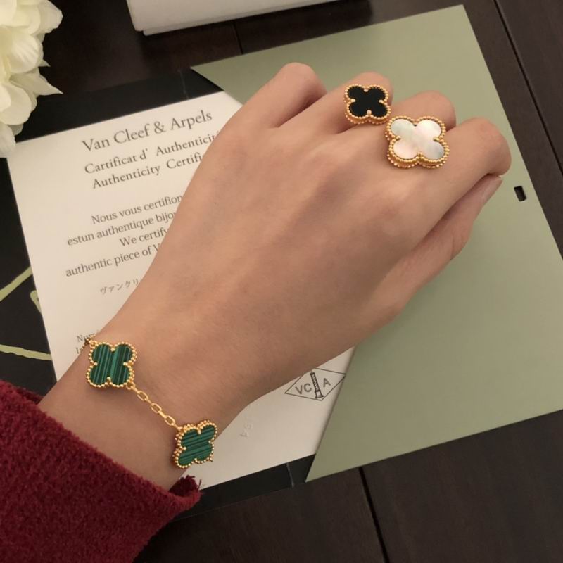 Van Cleef & Arpels bracelet 12yxq15 (7)