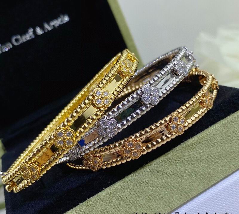 Van Cleef & Arpels bracelet 12yxq16 (2)