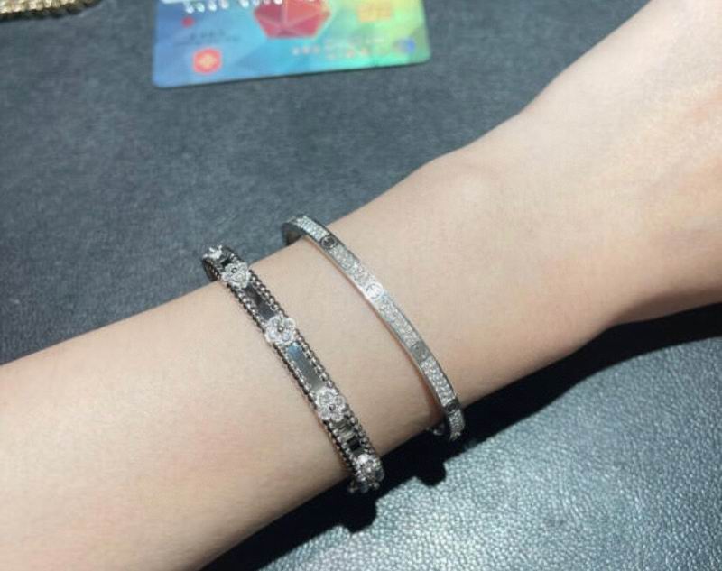 Van Cleef & Arpels bracelet 12yxq16 (7)