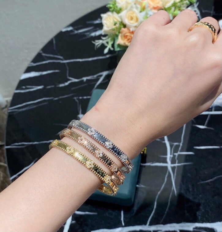 Van Cleef & Arpels bracelet 12yxq16 (8)