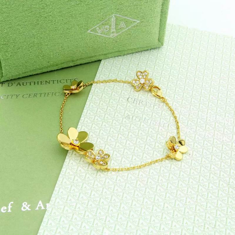 Van Cleef & Arpels bracelet 12yxq17 (7)