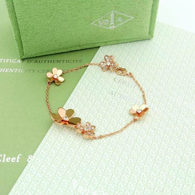 Van Cleef & Arpels bracelet 12yxq17 (8)