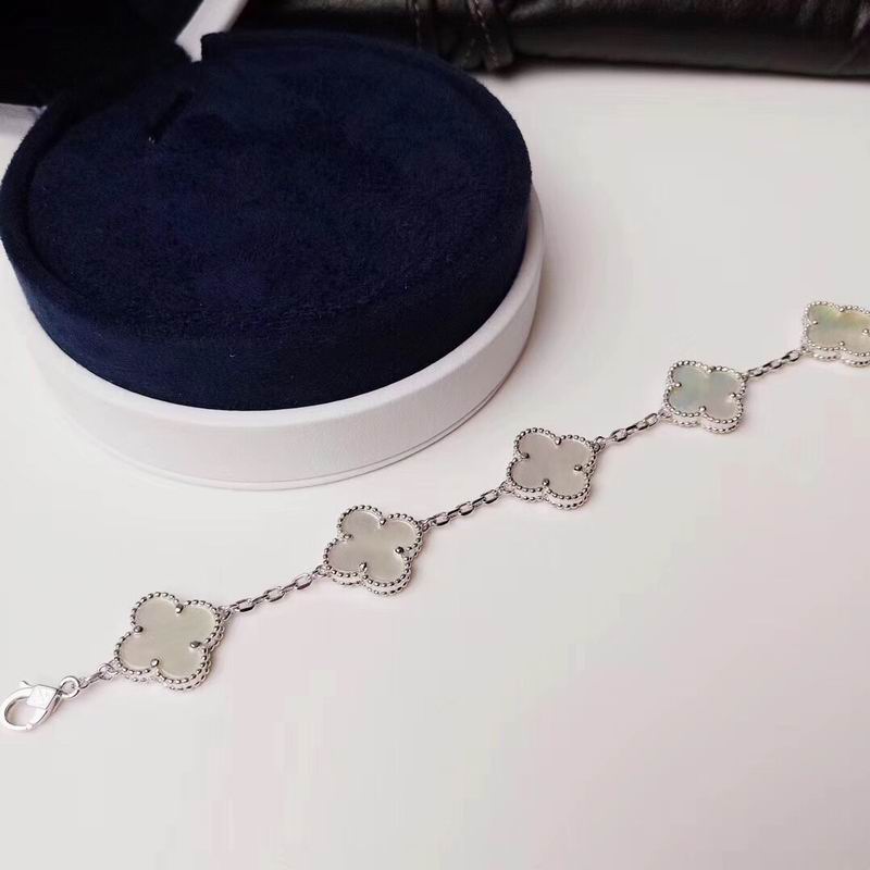 Van Cleef & Arpels bracelet 12yxq18 (7)