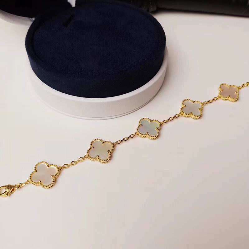 Van Cleef & Arpels bracelet 12yxq18 (8)