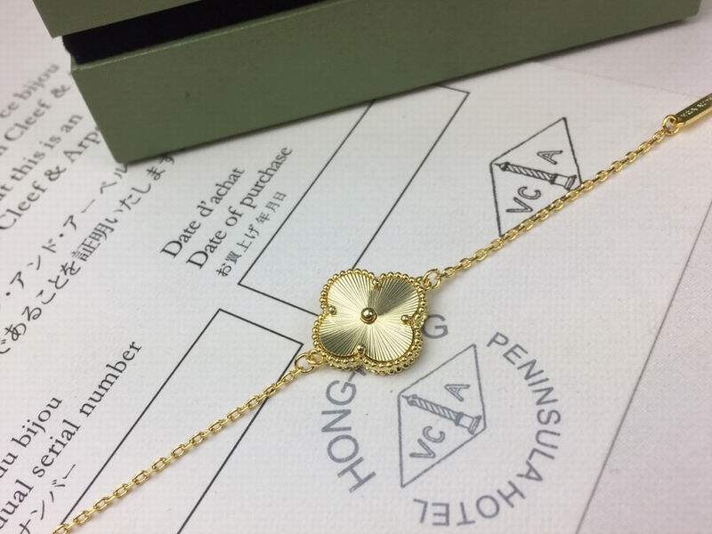 Van Cleef & Arpels bracelet 12yxq19 (2)