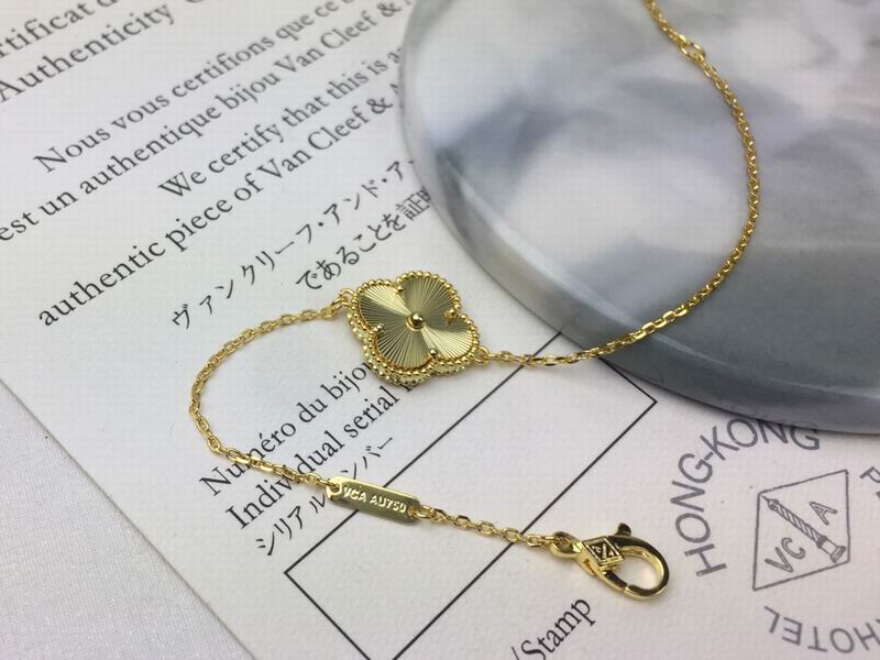 Van Cleef & Arpels bracelet 12yxq19 (5)