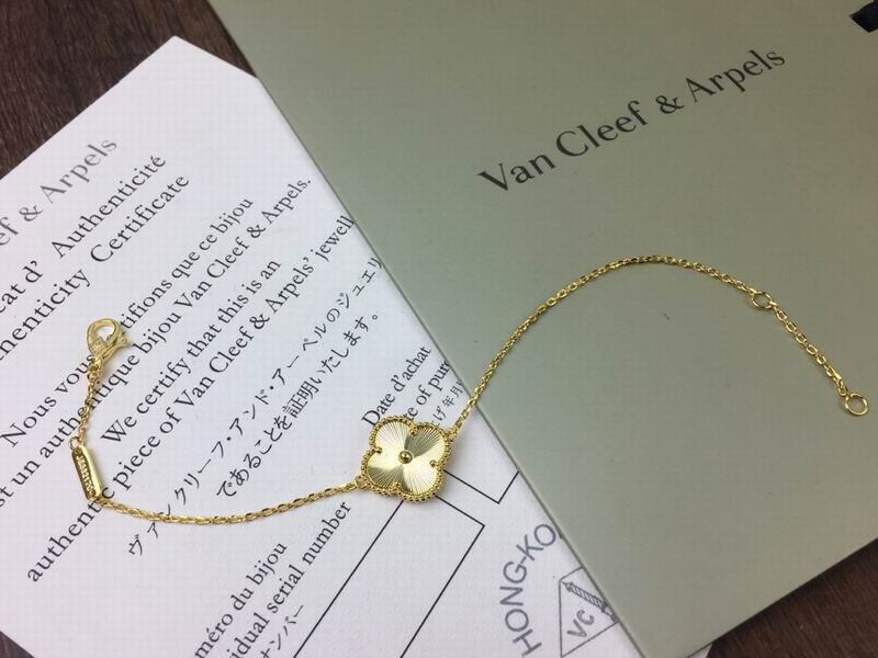 Van Cleef & Arpels bracelet 12yxq19 (6)