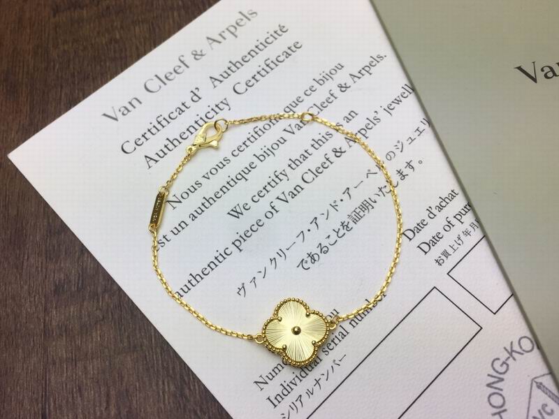 Van Cleef & Arpels bracelet 12yxq19 (7)