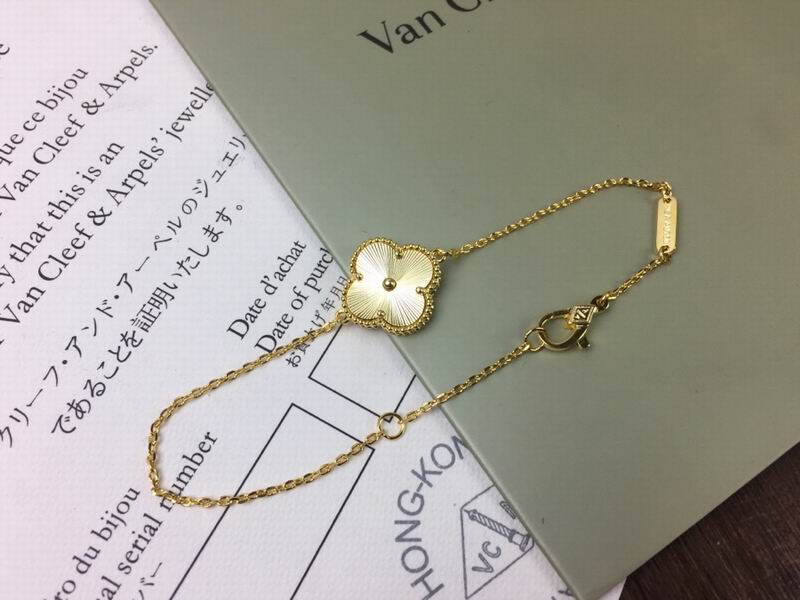 Van Cleef & Arpels bracelet 12yxq19 (8)