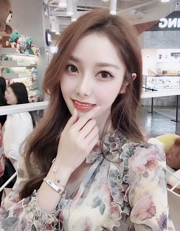 Van Cleef & Arpels bracelet 12yxq20 (7)