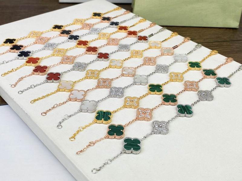 Van Cleef & Arpels bracelet 12yxq21 (1)