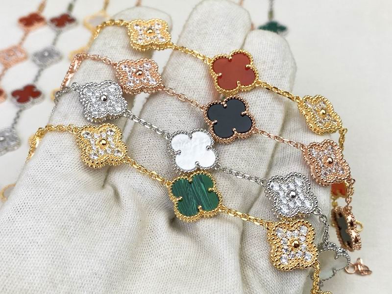 Van Cleef & Arpels bracelet 12yxq21 (2)