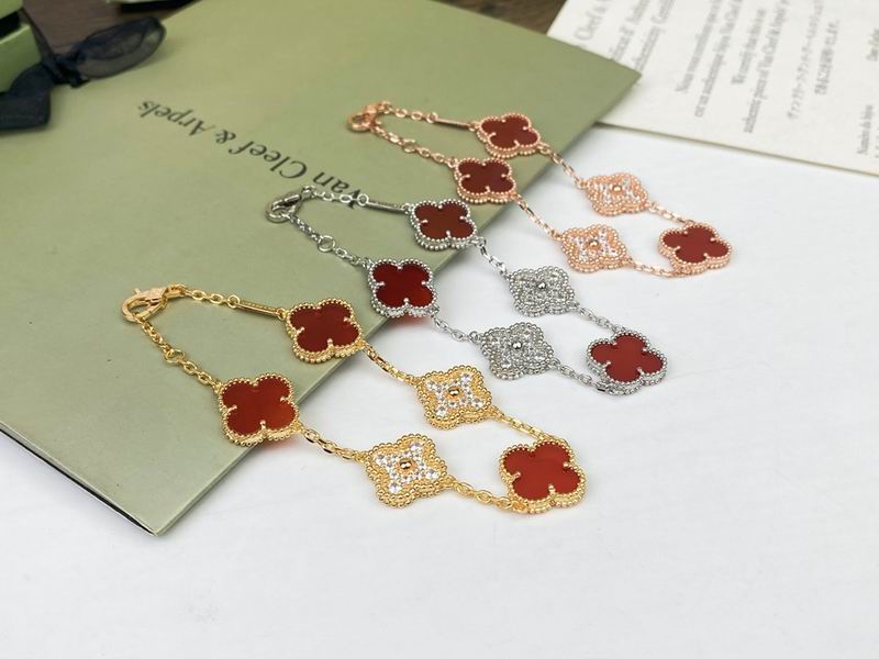 Van Cleef & Arpels bracelet 12yxq21 (4)