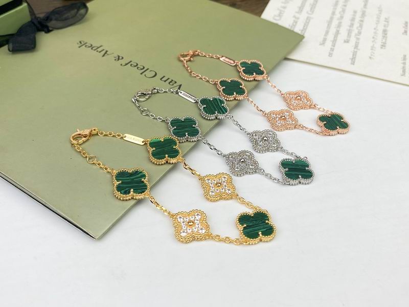 Van Cleef & Arpels bracelet 12yxq21 (5)