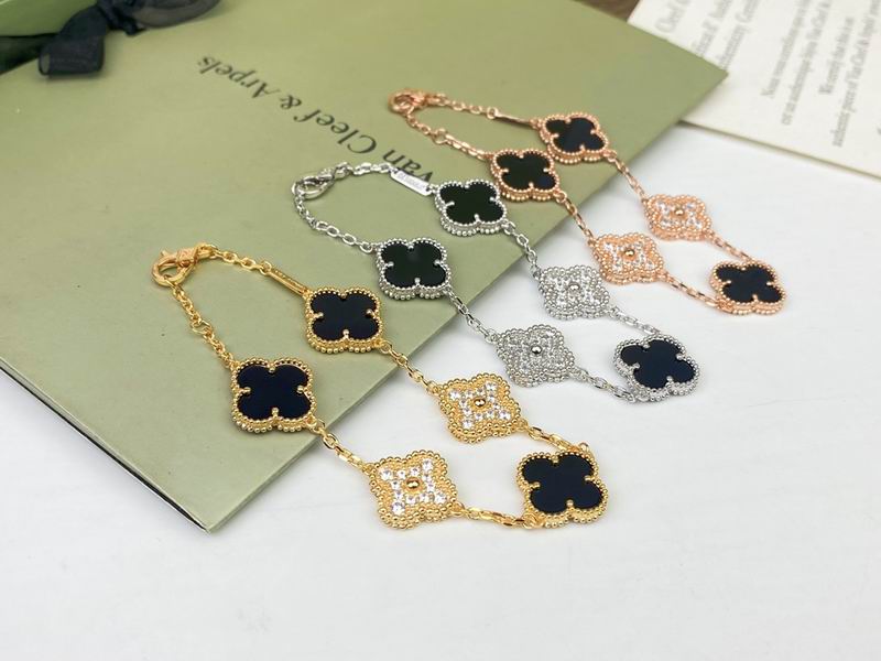 Van Cleef & Arpels bracelet 12yxq21 (6)