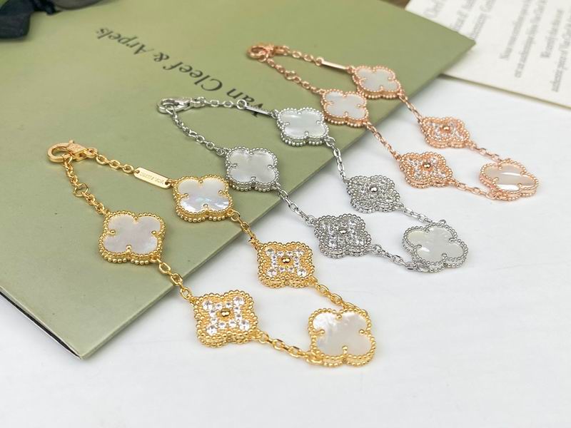 Van Cleef & Arpels bracelet 12yxq21 (7)